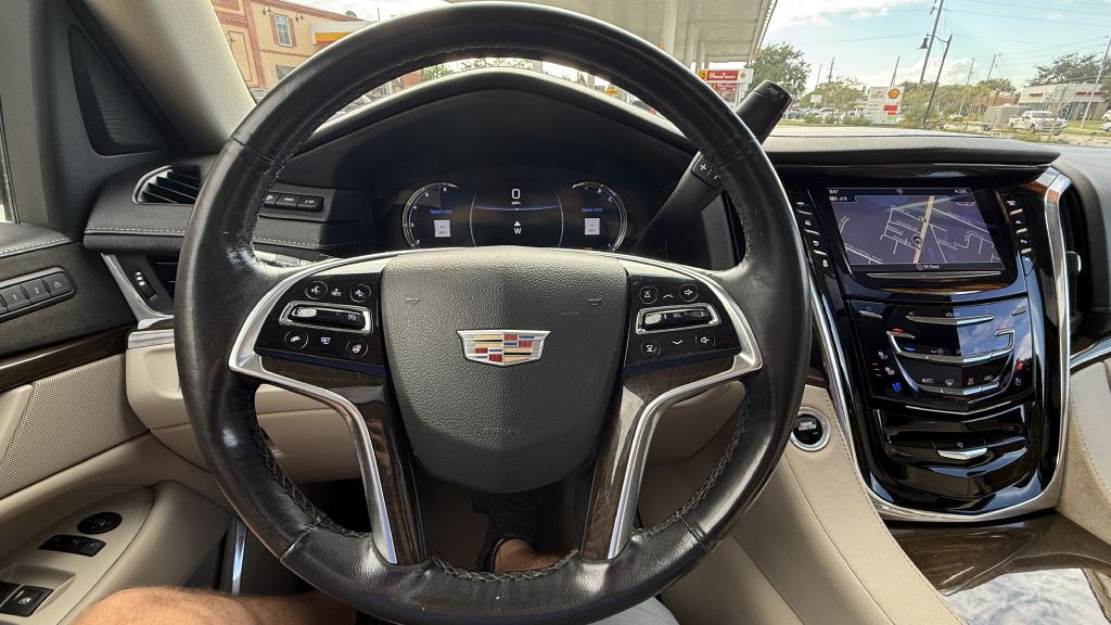 2018 Cadillac Escalade Image 39