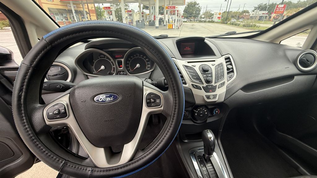 2012 Ford Fiesta Image 15