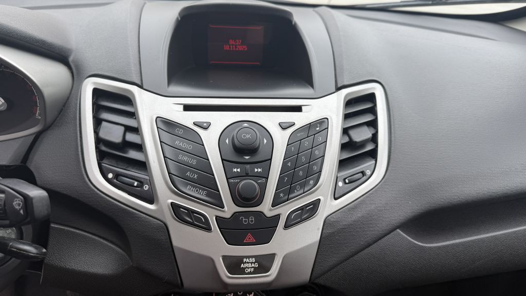 2012 Ford Fiesta Image 16