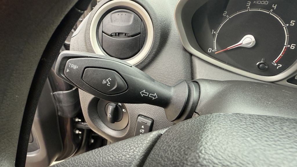2012 Ford Fiesta Image 23