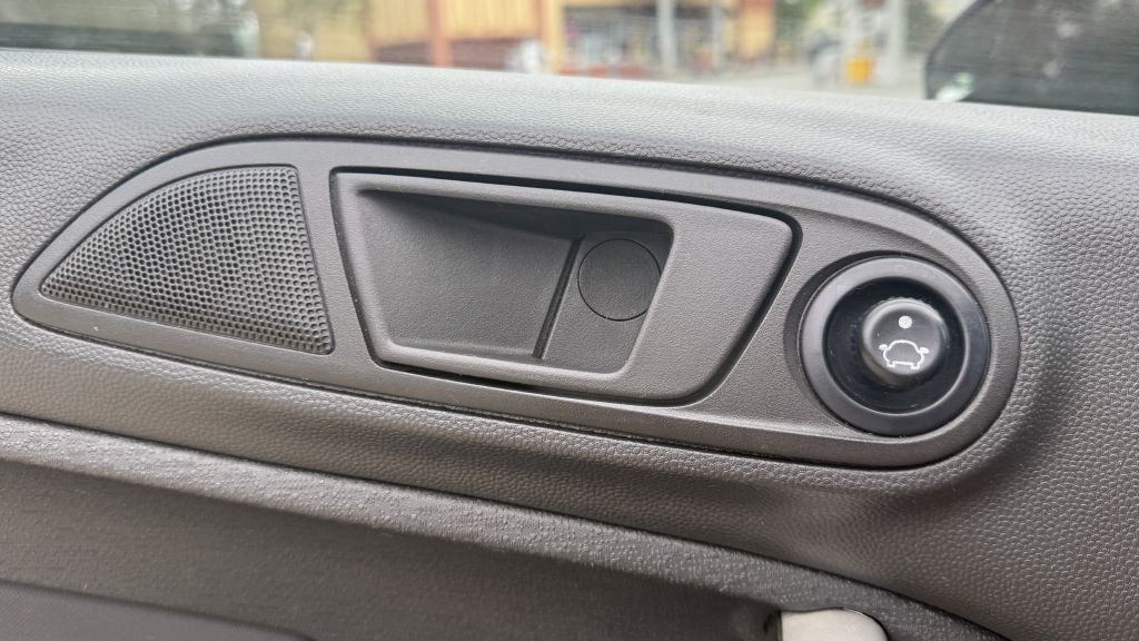 2012 Ford Fiesta Image 25