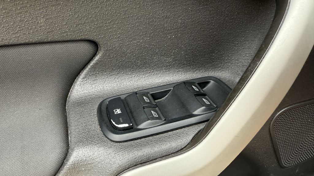 2012 Ford Fiesta Image 27