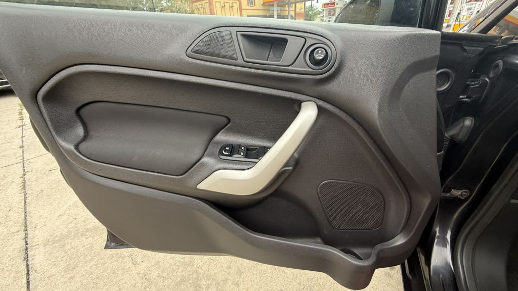 2012 Ford Fiesta Image 28