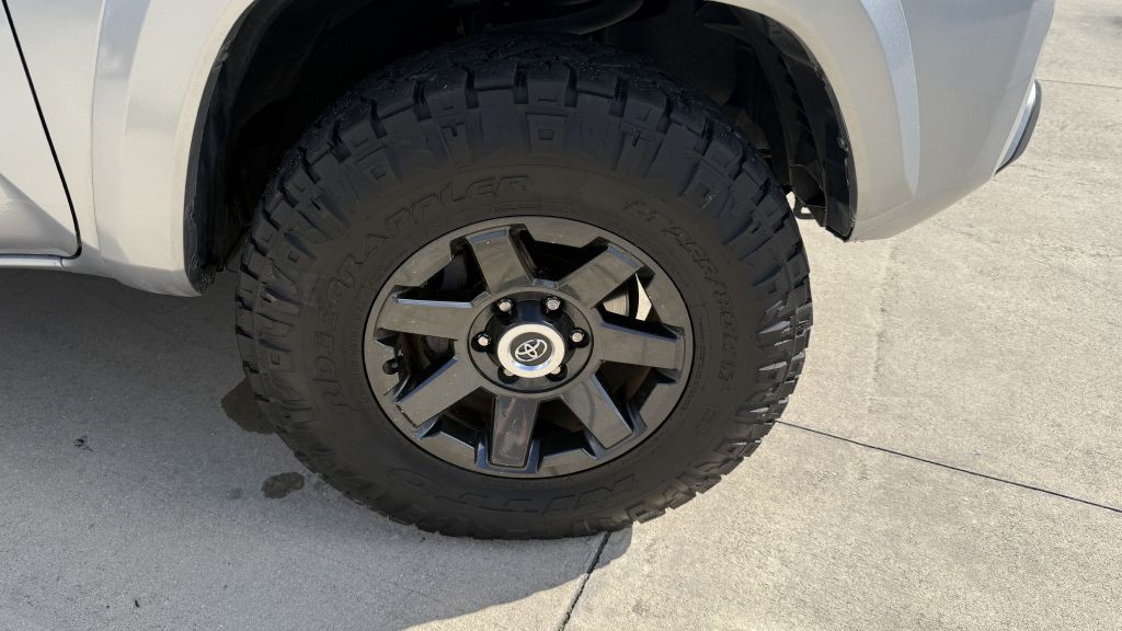 2019 Toyota Tacoma Image 9