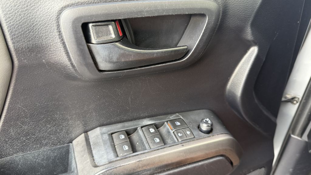 2019 Toyota Tacoma Image 40
