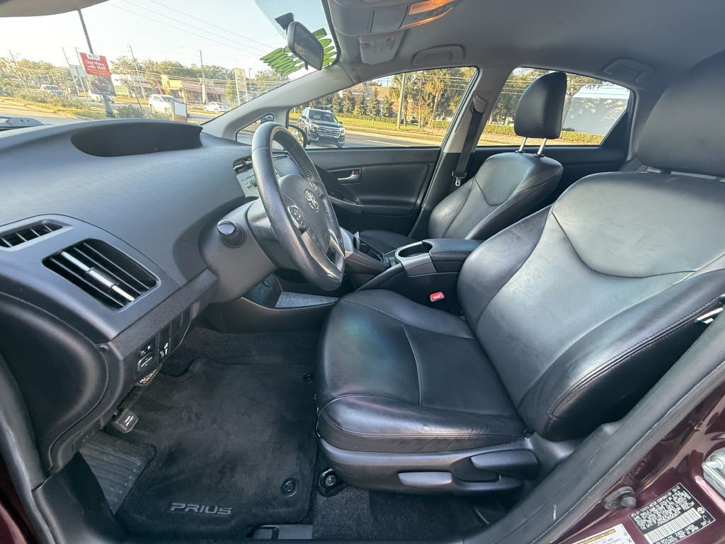 2013 Toyota Prius Image 17