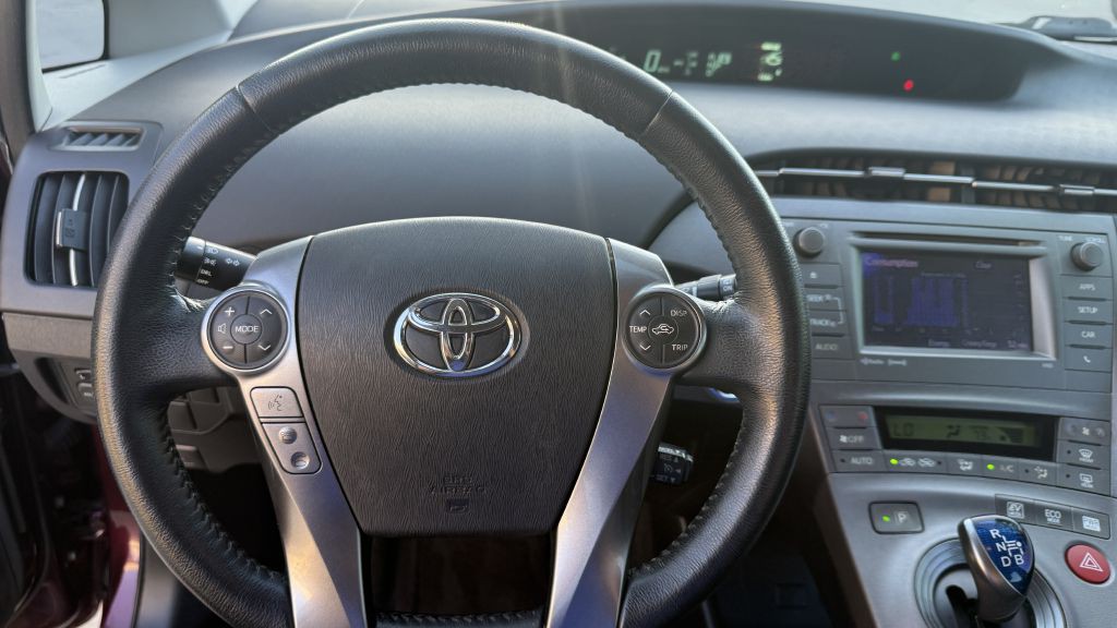 2013 Toyota Prius Image 25