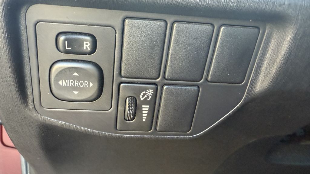 2013 Toyota Prius Image 32