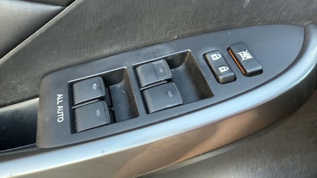 2013 Toyota Prius Image 33