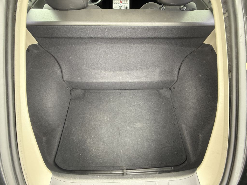 2005 Chrysler Crossfire Image 22