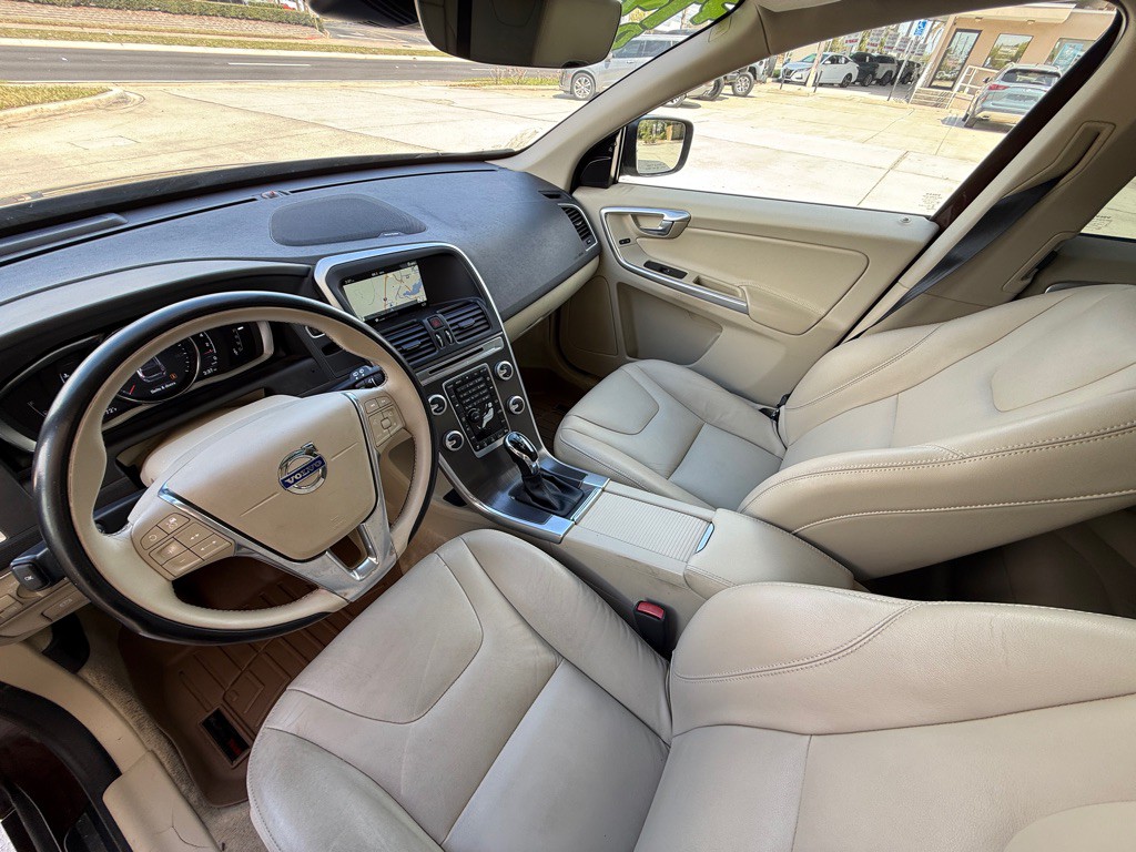 2016 Volvo XC60 Image 24