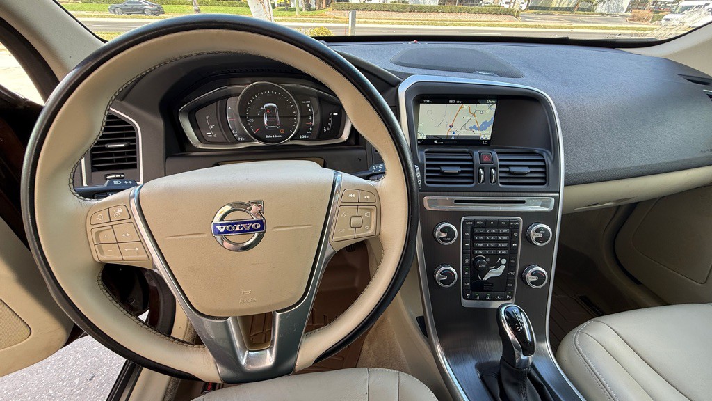 2016 Volvo XC60 Image 25