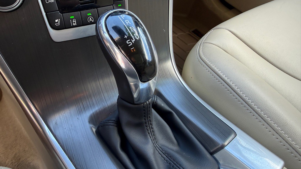 2016 Volvo XC60 Image 32