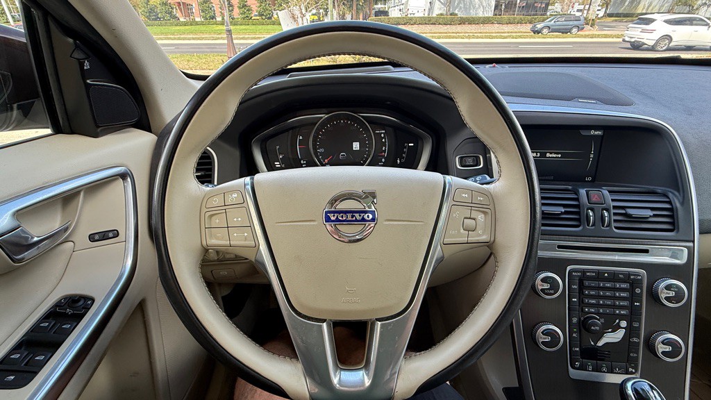 2016 Volvo XC60 Image 34