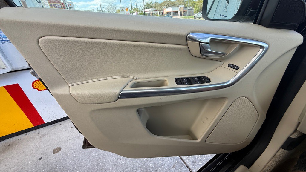 2016 Volvo XC60 Image 41