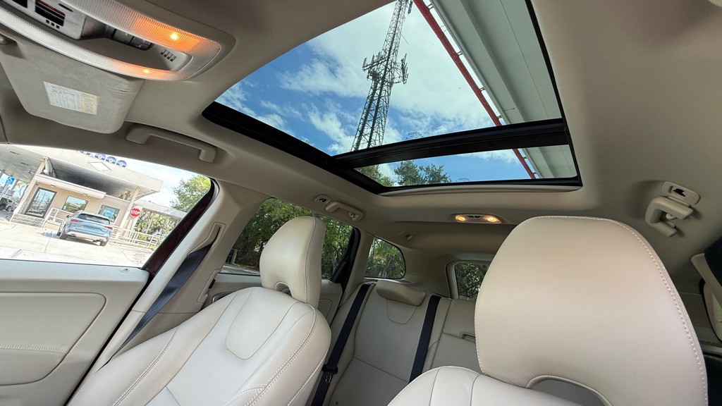 2016 Volvo XC60 Image 44