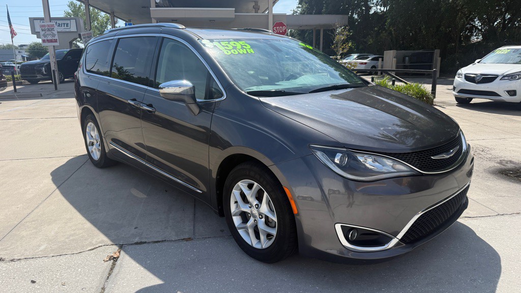 2020 Chrysler Pacifica Image 1