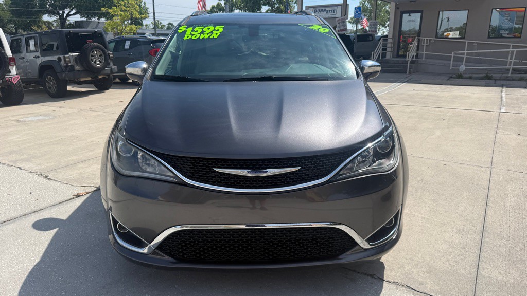 2020 Chrysler Pacifica Image 2