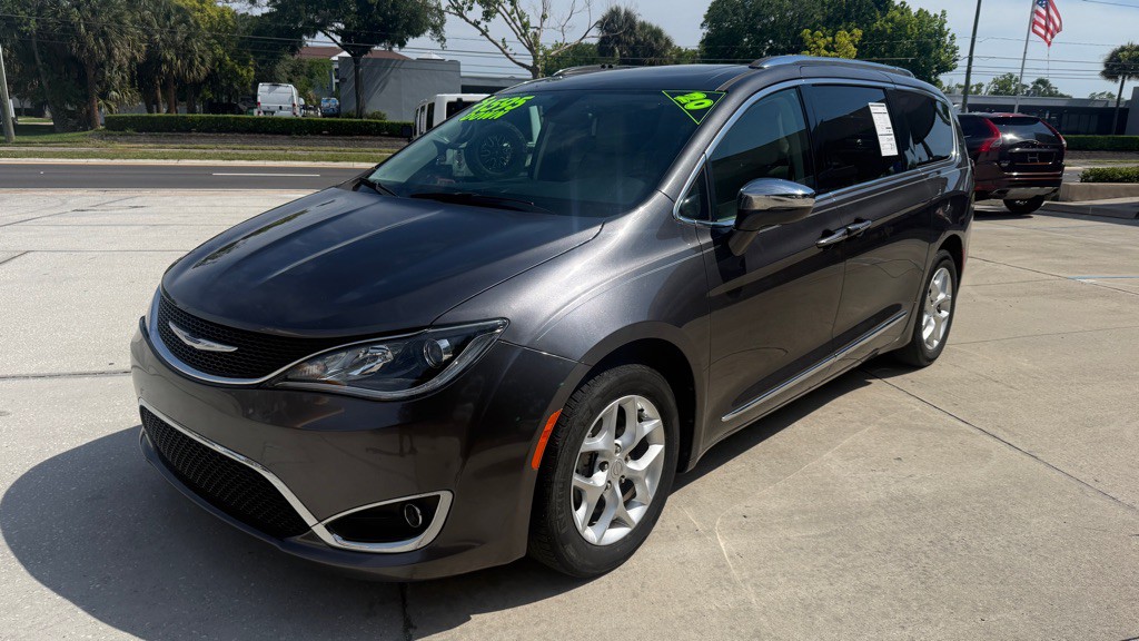 2020 Chrysler Pacifica Image 3
