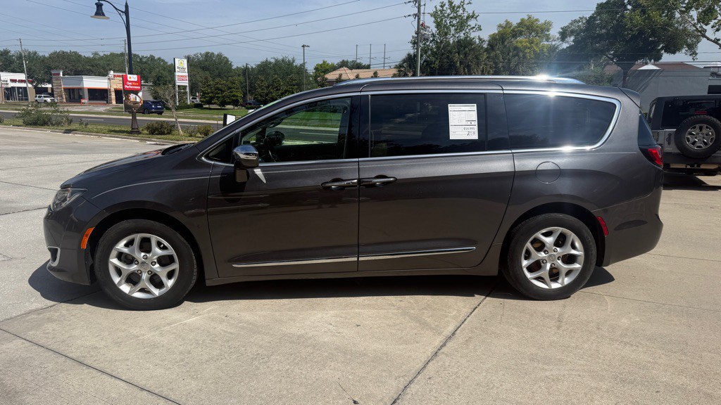 2020 Chrysler Pacifica Image 4