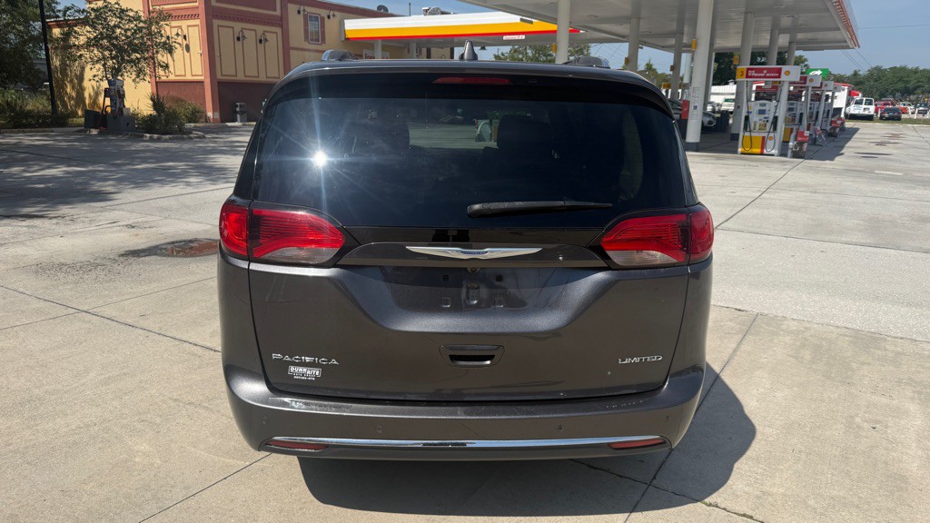 2020 Chrysler Pacifica Image 5