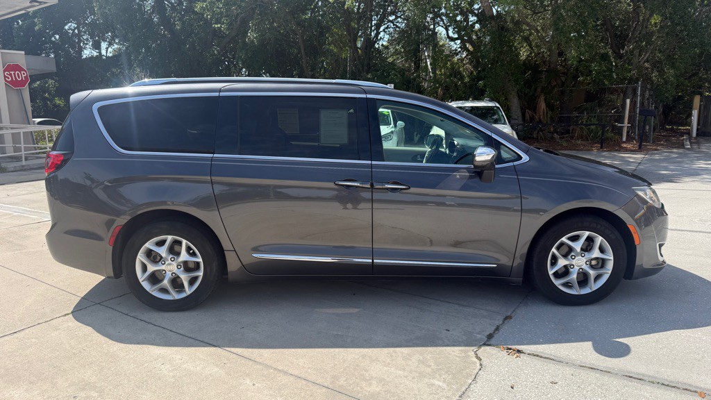 2020 Chrysler Pacifica Image 7