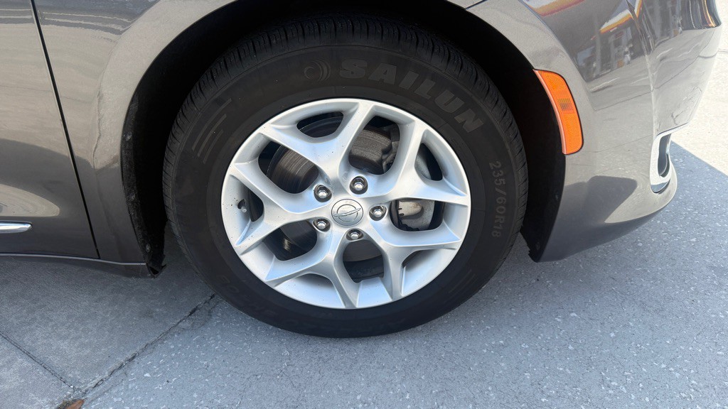 2020 Chrysler Pacifica Image 8