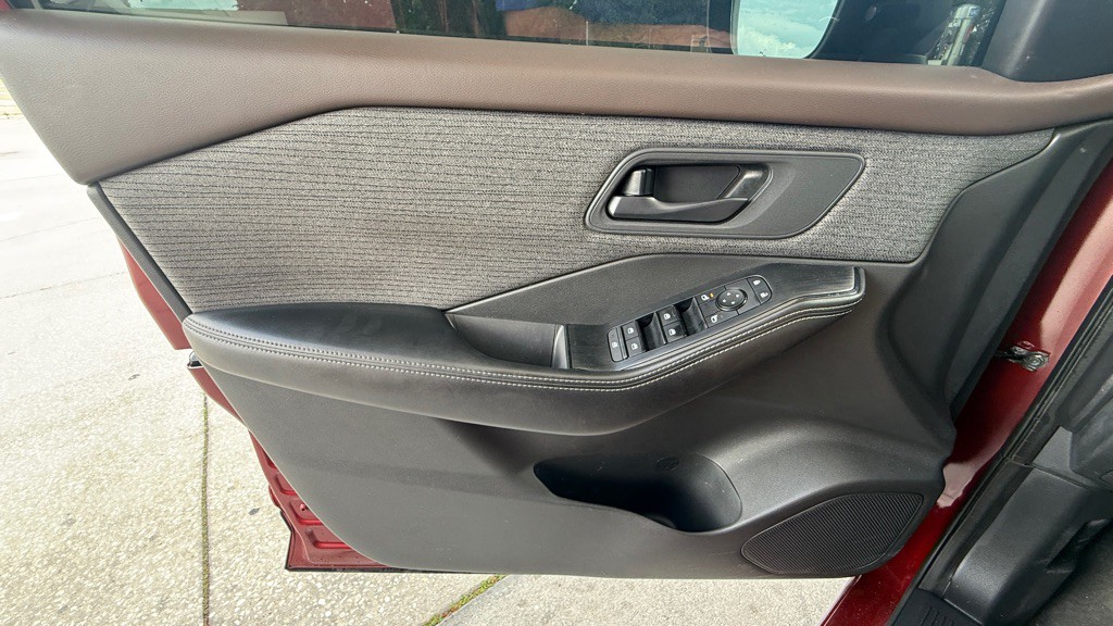 2021 Nissan Rogue Image 39