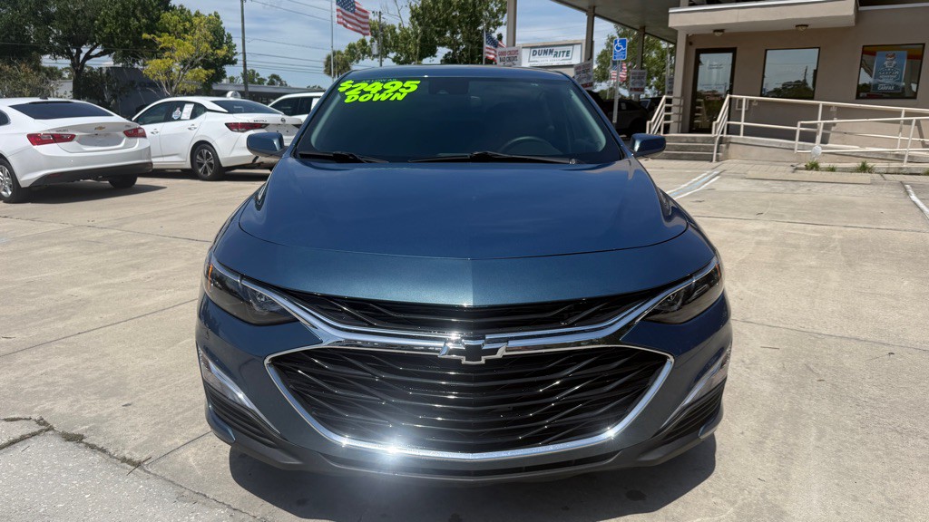 2025 Chevrolet Malibu Image 2