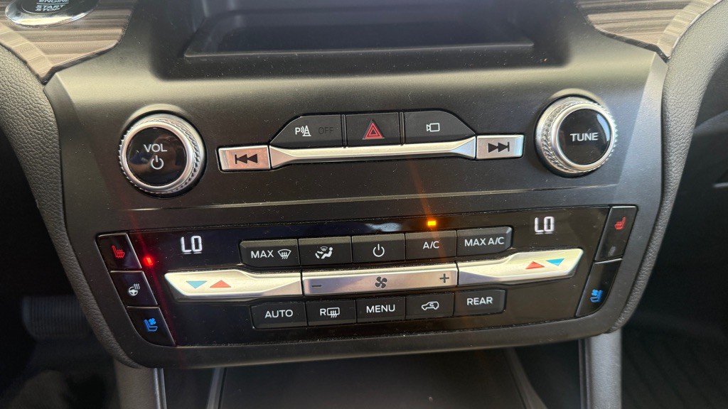 2020 Ford Explorer Image 28
