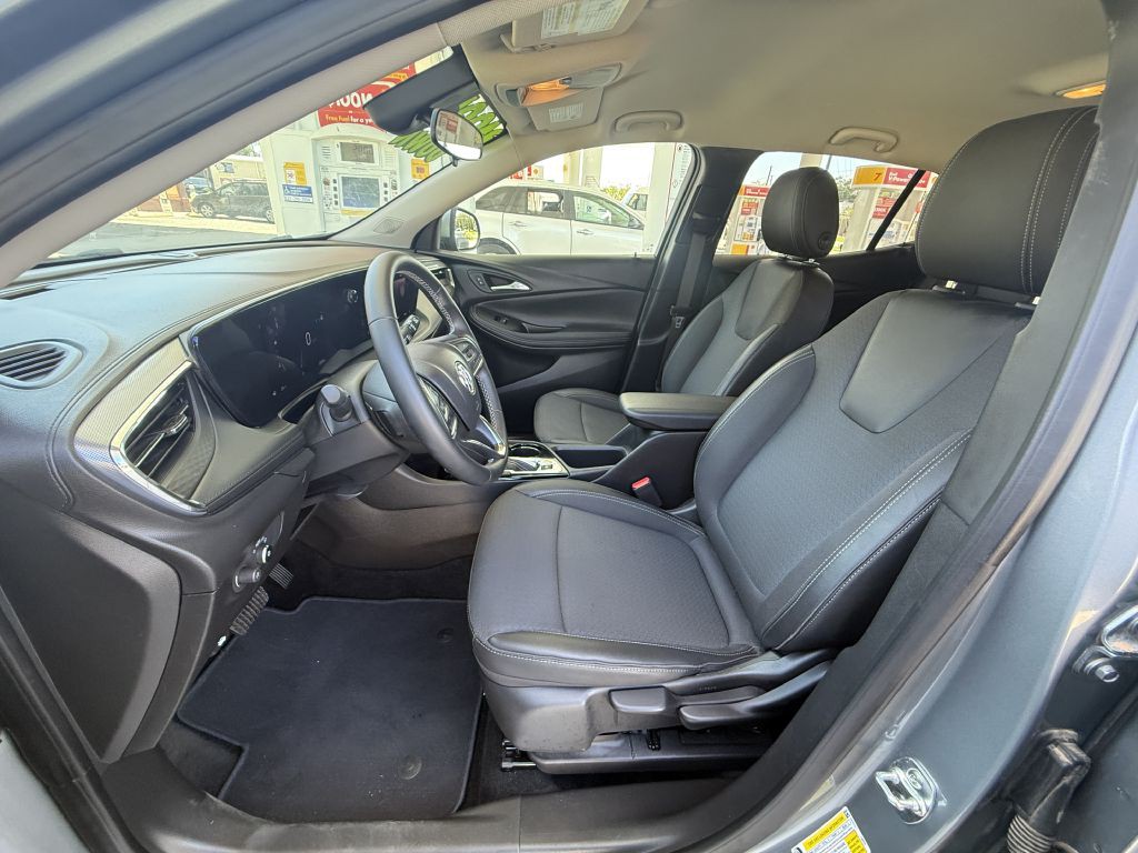 2025 Buick Enclave Image 18