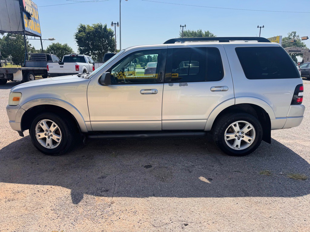 2010 Ford Explorer Image 2