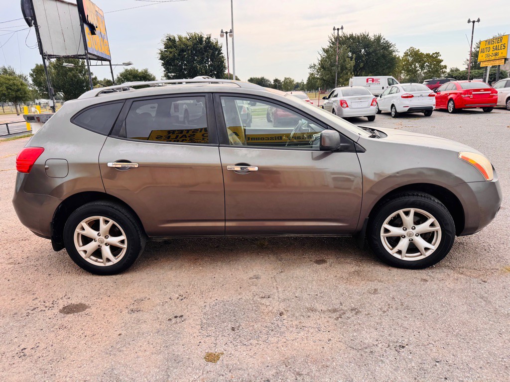 2010 Nissan Rogue Image 2