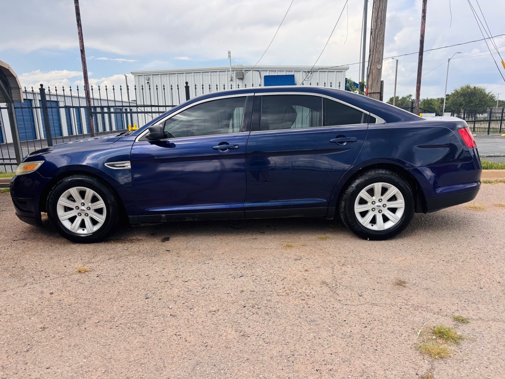 2011 Ford Taurus Image 3