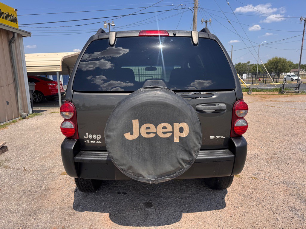 2005 Jeep Liberty Image 2