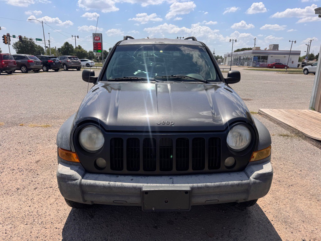 2005 Jeep Liberty Image 3