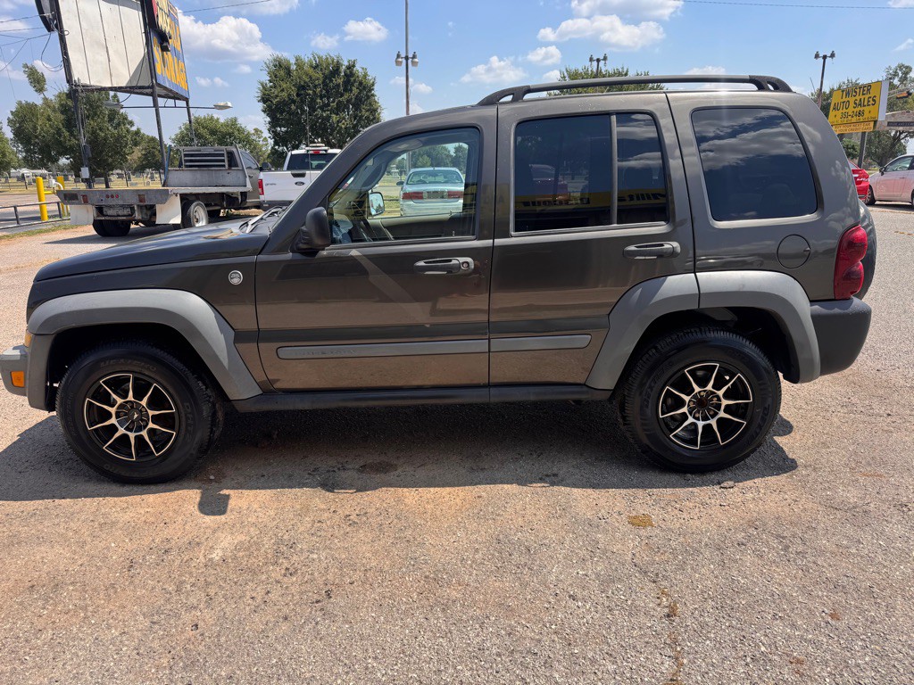 2005 Jeep Liberty Image 4