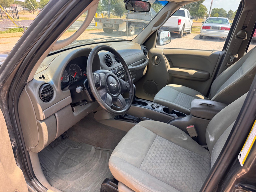 2005 Jeep Liberty Image 5