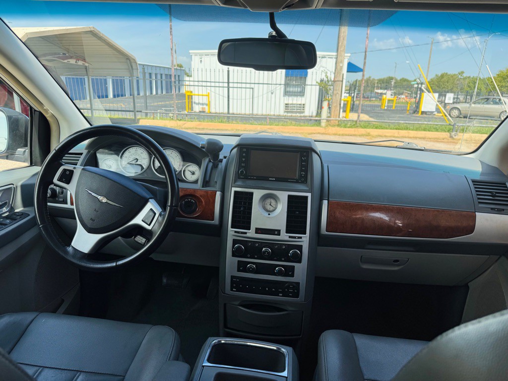 2008 Chrysler Town & Country Image 8
