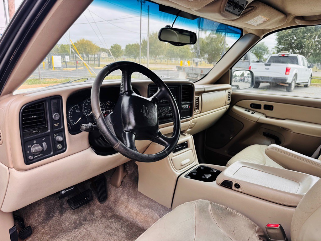 2002 Chevrolet Suburban Image 7