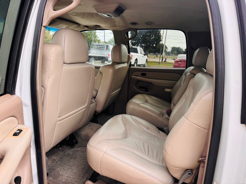 2002 Chevrolet Suburban Image 8