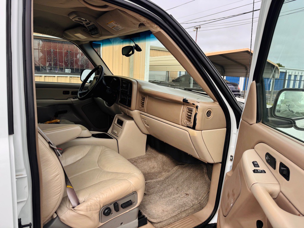 2002 Chevrolet Suburban Image 10