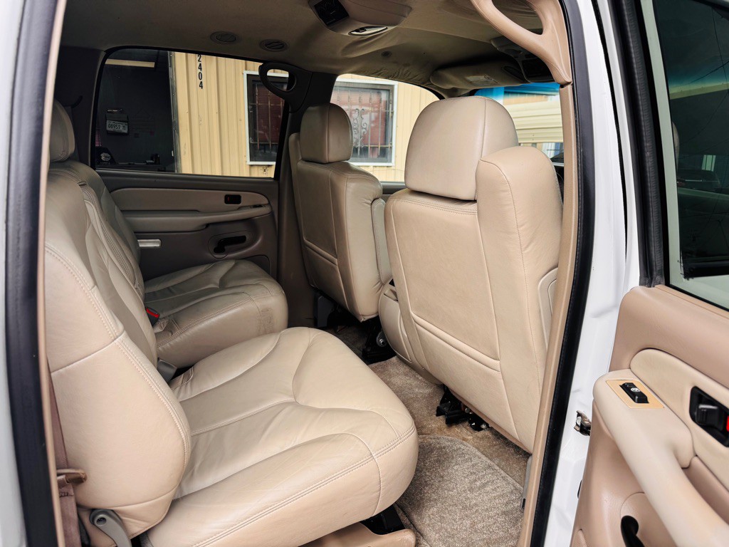 2002 Chevrolet Suburban Image 11