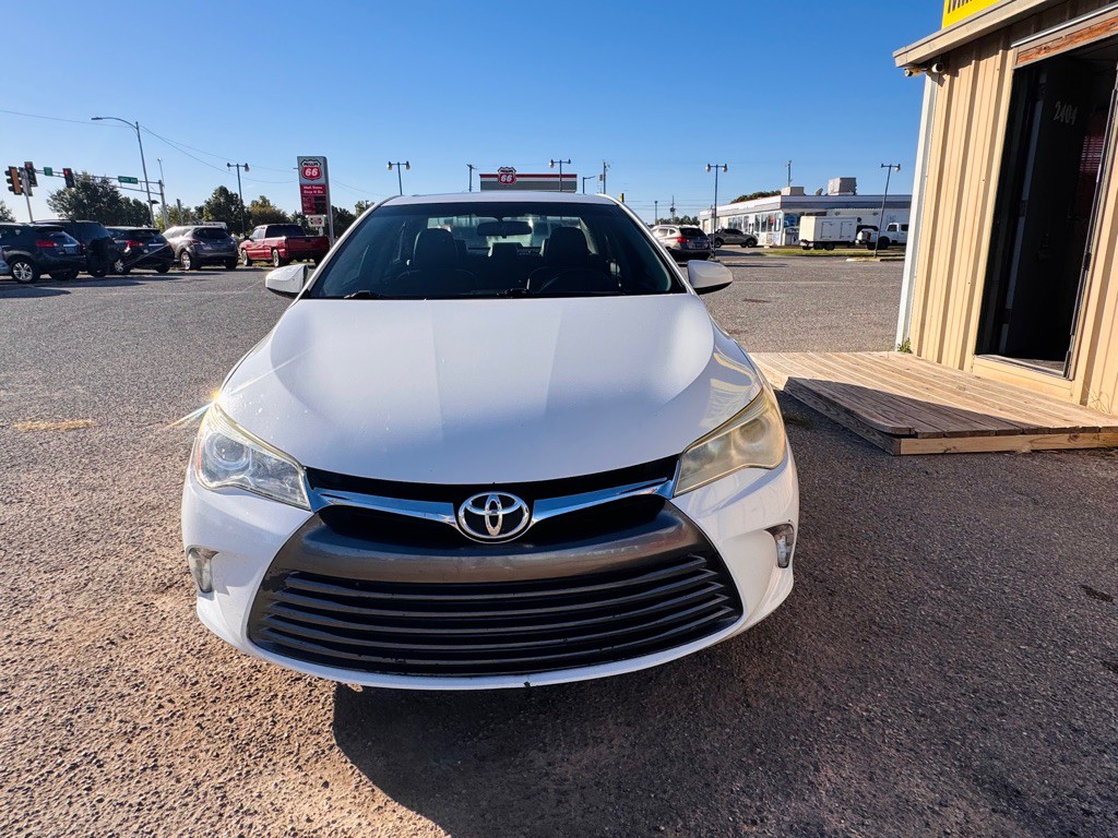 2017 Toyota Camry Image 2