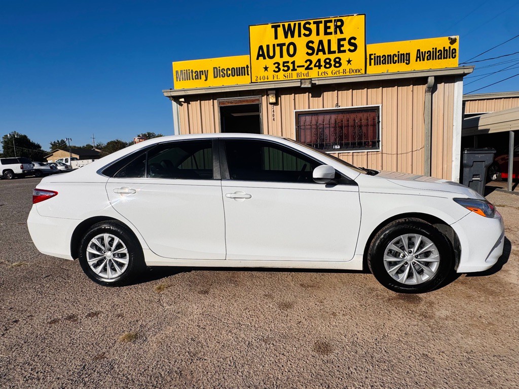 2017 Toyota Camry Image 4