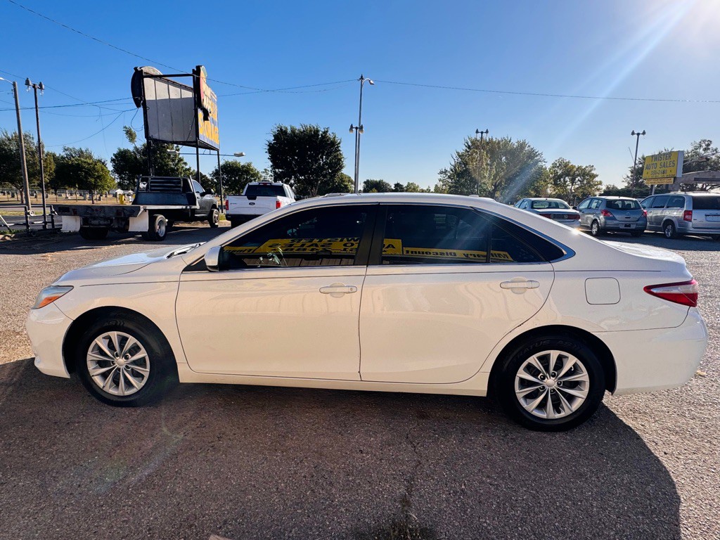 2017 Toyota Camry Image 5