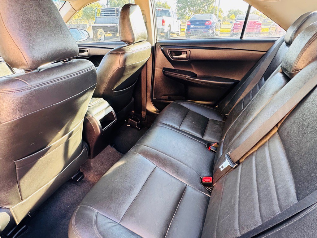 2017 Toyota Camry Image 8