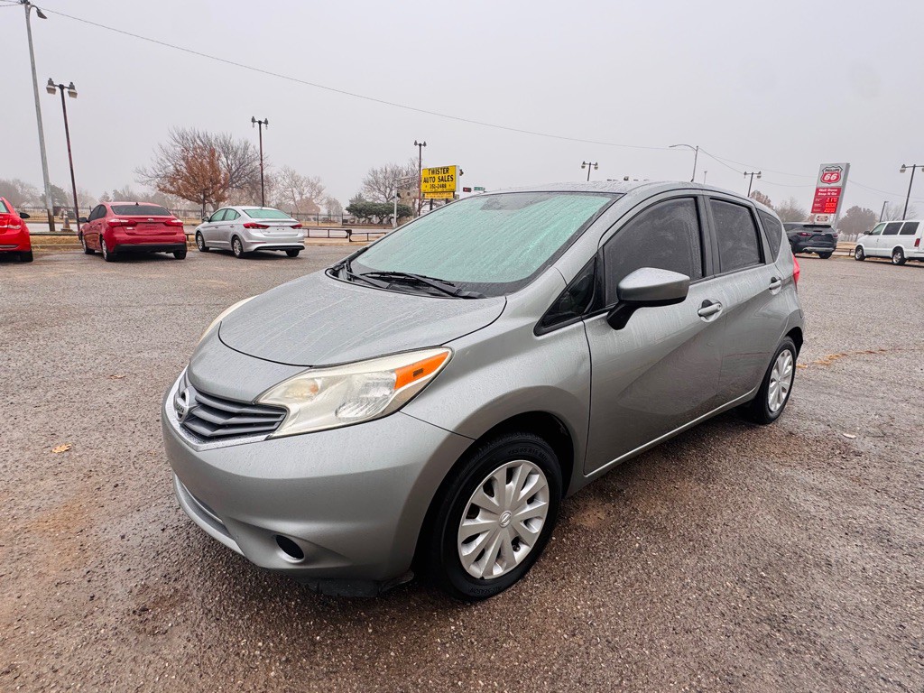 2015 Nissan Versa Image 2