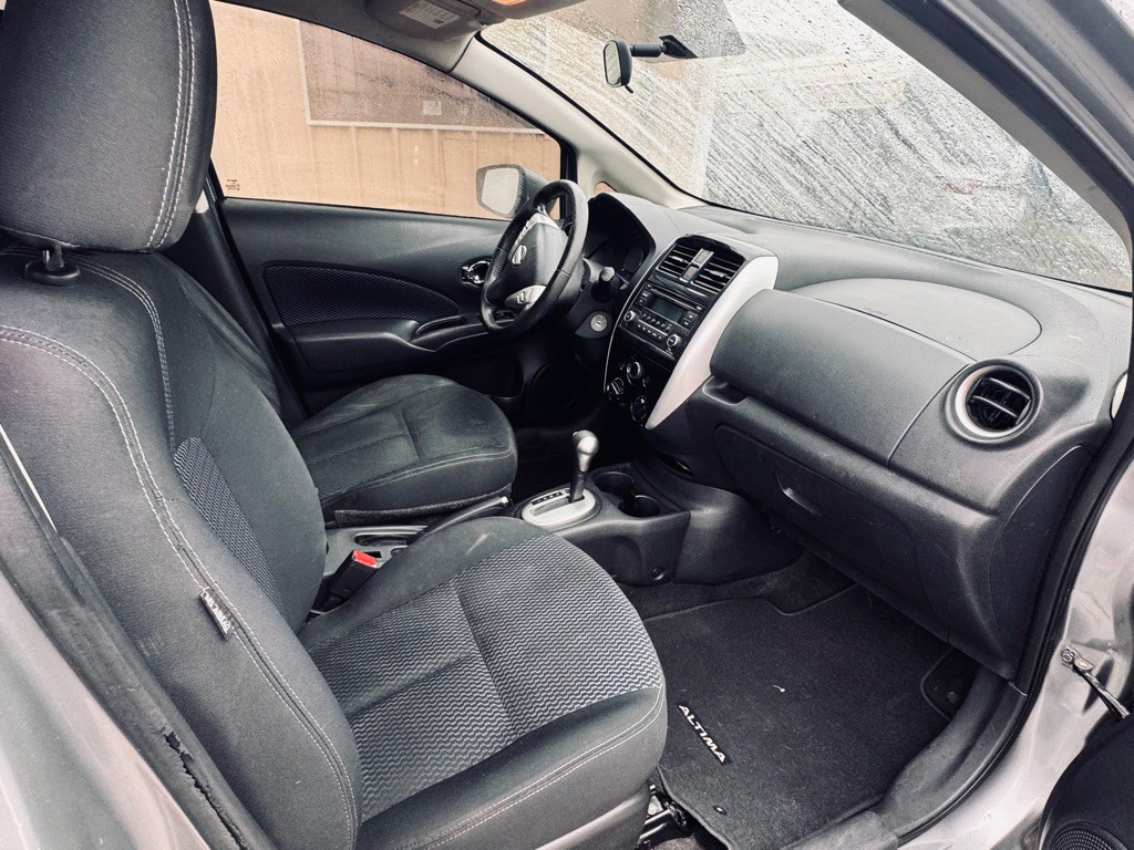 2015 Nissan Versa Image 9