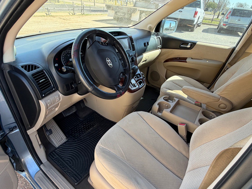 2008 Hyundai Entourage Image 5